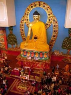 величественная статуя Будды Шакьямуни (11м)